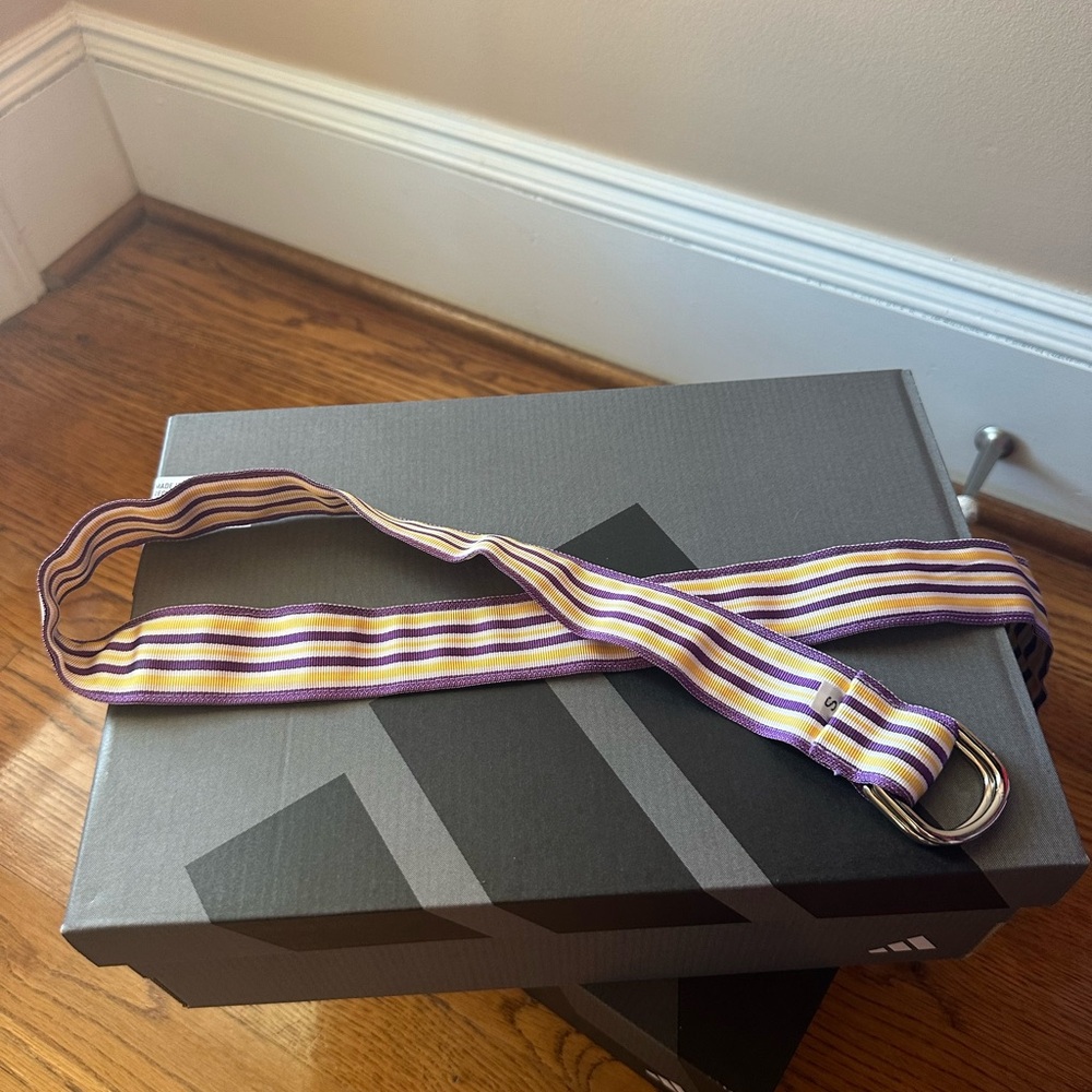 woman’s belt size:small